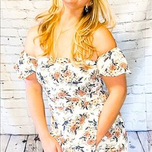 Beautiful women’s cold shoulder floral dress size medium (Dee elly)